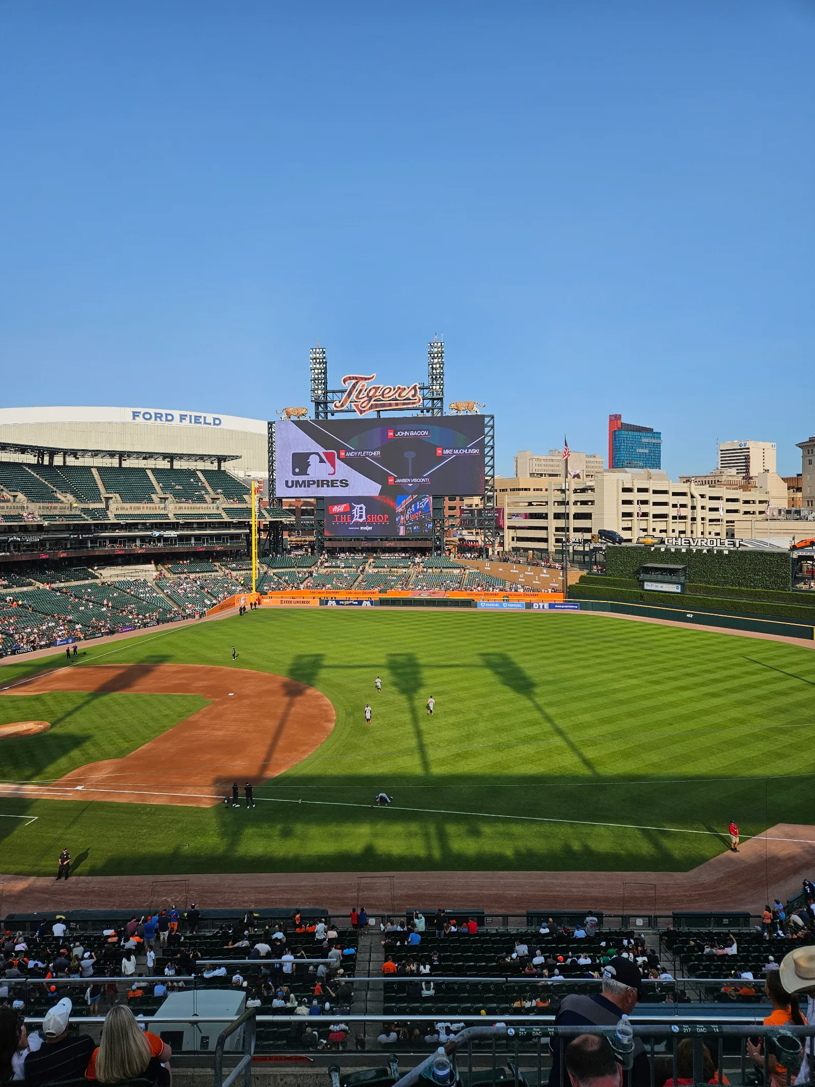 Photo depuis les tribunes d'un terrain de baseball